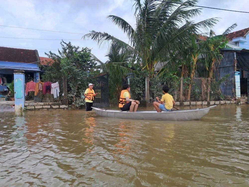 Trong tâm cơn “đại hồng thủy”: Tính mạng của nhân dân là trên hết, trước hết - Ảnh 4.