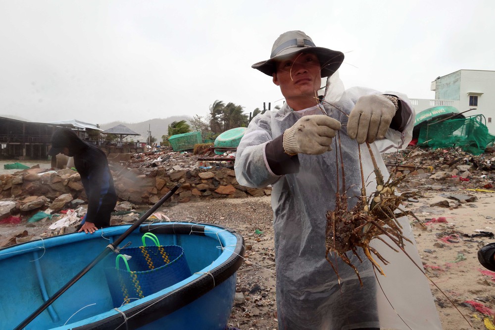 Trong tâm cơn “đại hồng thủy”: Mưa lũ kinh hoàng, thiên tai vượt nhiều kỷ lục - Ảnh 4.