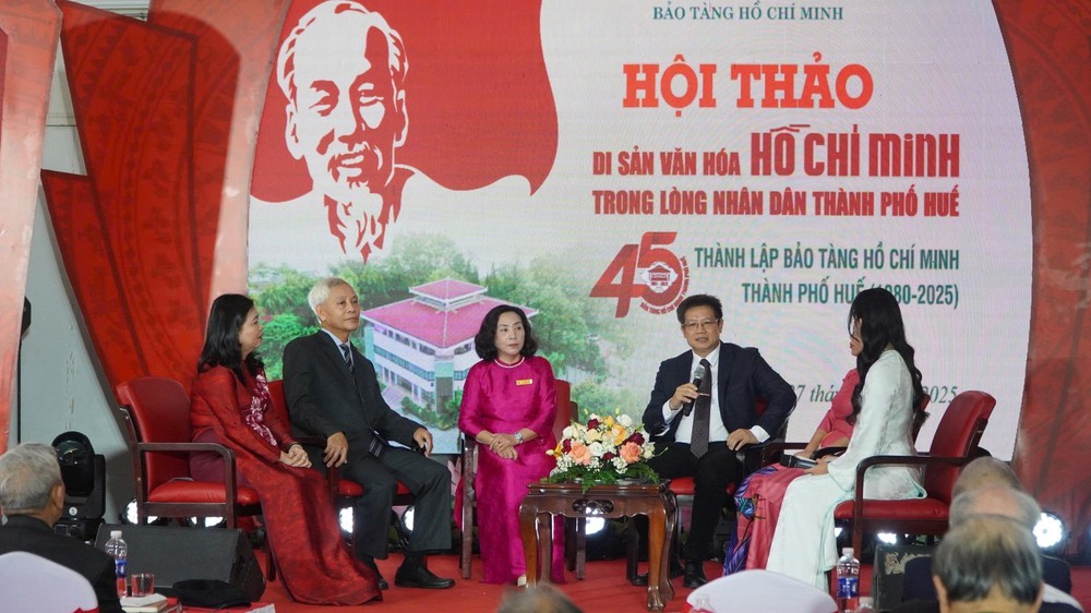 Di sản văn hóa Hồ Chí Minh trong lòng nhân dân thành phố Huế - Ảnh 1. Di sản văn hóa Hồ Chí Minh trong lòng nhân dân thành phố Huế - Ảnh 1.