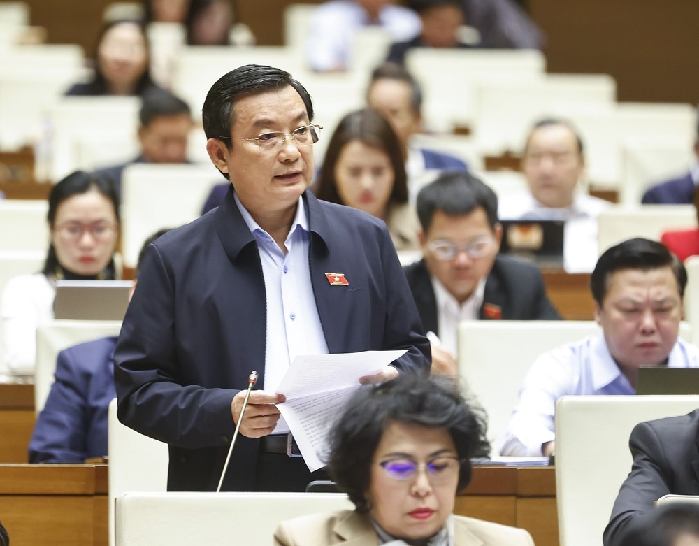 Kỳ họp thứ 10, Quốc hội khóa XV: Lạm dụng AI, nguy cơ “người biến thành máy trước khi máy biến thành người” - Ảnh 3.