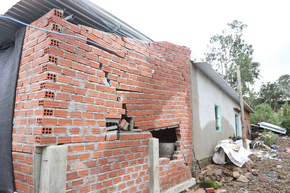 Trong tâm cơn “đại hồng thủy”: Giúp người dân đứng dậy sau lũ dữ - Ảnh 1. Trong tâm cơn “đại hồng thủy”: Giúp người dân đứng dậy sau lũ dữ - Ảnh 1.