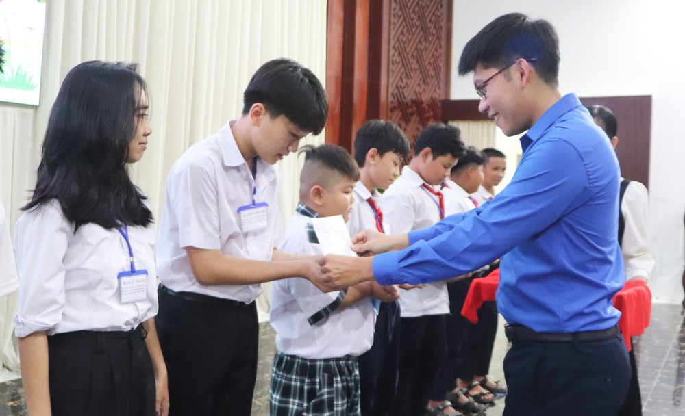 Thông báo Kết luận của Tổng Bí thư về công tác chăm sóc và bảo vệ trẻ em có hoàn cảnh đặc biệt - Ảnh 2. Thông báo Kết luận của Tổng Bí thư về công tác chăm sóc và bảo vệ trẻ em có hoàn cảnh đặc biệt - Ảnh 2.