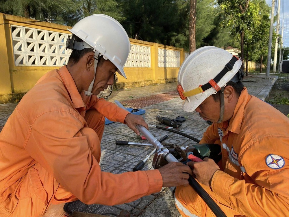 Trong tâm cơn “đại hồng thủy”: Làm gì để ứng phó mưa lũ bất thường - Ảnh 1.