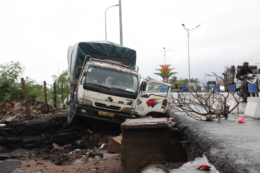 Những gia đình “không về nhà” sau mưa lũ lịch sử - Ảnh 3.