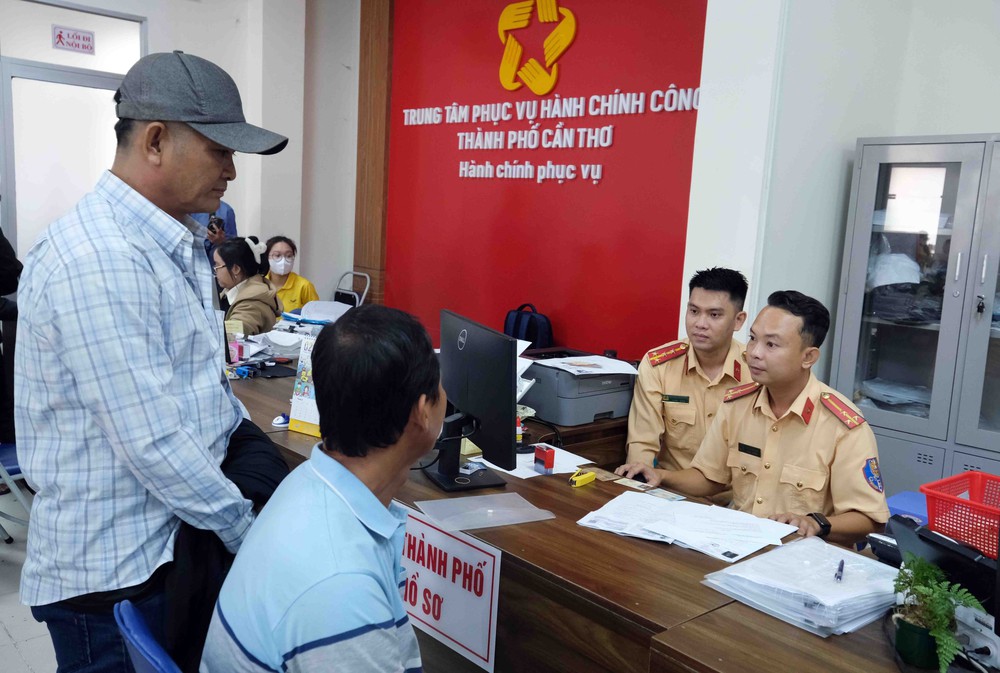 Đề xuất sửa đổi, đơn giản hóa thủ tục sát hạch, cấp, đổi giấy phép lái xe - Ảnh 1.