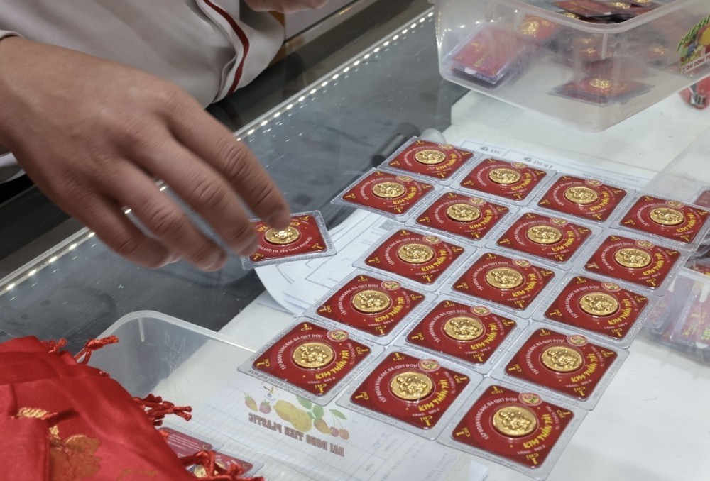 Giá vàng miếng sáng 28/11 tăng 800 nghìn đồng/lượng - Ảnh 1. Giá vàng miếng sáng 28/11 tăng 800 nghìn đồng/lượng - Ảnh 1.