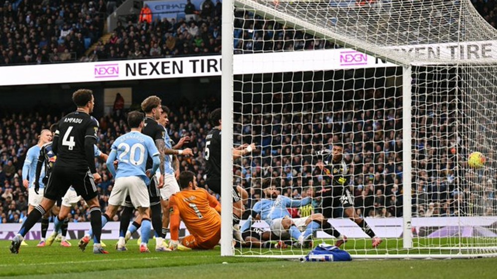 TRỰC TIẾP bóng đá Man City vs Leeds: Calvert-Lewin lập công, Man City 2-1 Leeds - Ảnh 2. TRỰC TIẾP bóng đá Man City vs Leeds: Calvert-Lewin lập công, Man City 2-1 Leeds - Ảnh 2.
