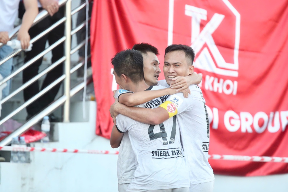 Bất ngờ trong ngày khai mạc Vòng chung kết Cúp bóng đá 7 người Quốc gia 2025 - Ảnh 2. Bất ngờ trong ngày khai mạc Vòng chung kết Cúp bóng đá 7 người Quốc gia 2025 - Ảnh 2.