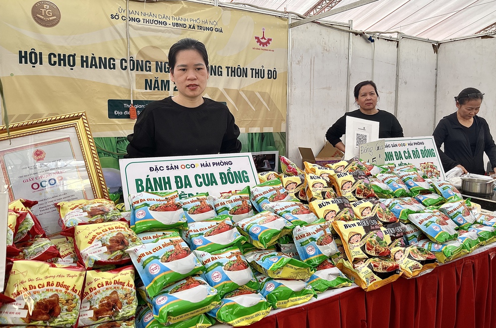 Hội chợ hàng công nghiệp nông thôn Thủ đô 2025: 'Nhịp cầu' đưa sản phẩm OCOP, làng nghề vươn xa - Ảnh 14. Hội chợ hàng công nghiệp nông thôn Thủ đô 2025: 'Nhịp cầu' đưa sản phẩm OCOP, làng nghề vươn xa - Ảnh 14.