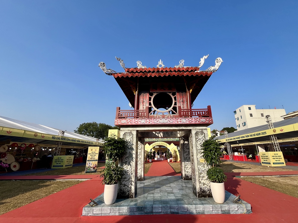 Hội chợ hàng công nghiệp nông thôn Thủ đô 2025: 'Nhịp cầu' đưa sản phẩm OCOP, làng nghề vươn xa - Ảnh 5. Hội chợ hàng công nghiệp nông thôn Thủ đô 2025: 'Nhịp cầu' đưa sản phẩm OCOP, làng nghề vươn xa - Ảnh 5.