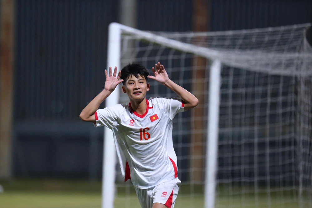 Tin nóng bóng đá Việt hôm nay 30/11: HLV Kim Sang-sik công bố danh sách U22 Việt Nam dự SEA Games 33 - Ảnh 2. Tin nóng bóng đá Việt hôm nay 30/11: HLV Kim Sang-sik công bố danh sách U22 Việt Nam dự SEA Games 33 - Ảnh 2.