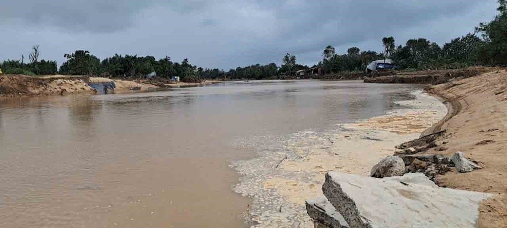 Lũ tạo ra nhánh sông mới trên dòng sông Ba (Đắk Lắk) - Ảnh 2. Lũ tạo ra nhánh sông mới trên dòng sông Ba (Đắk Lắk) - Ảnh 2.
