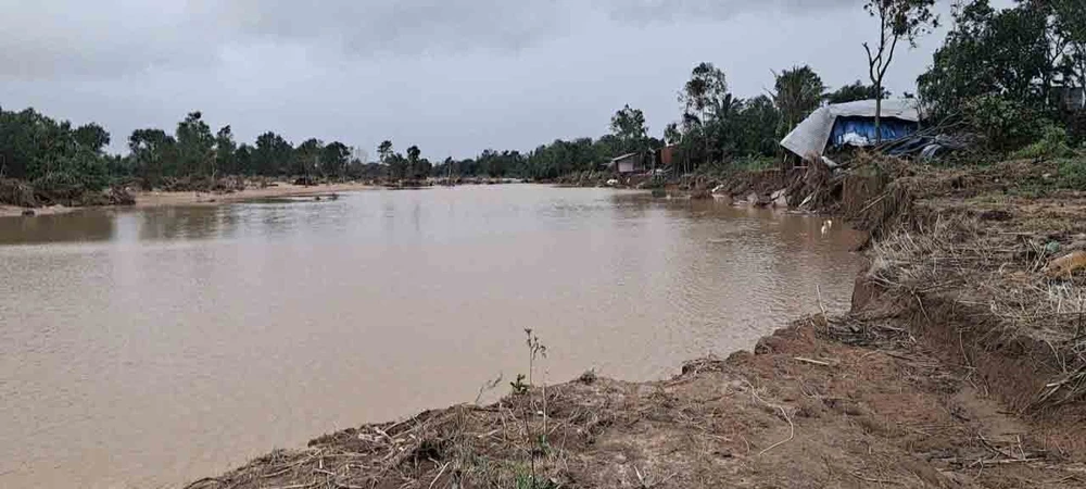 Lũ tạo ra nhánh sông mới trên dòng sông Ba (Đắk Lắk) - Ảnh 1. Lũ tạo ra nhánh sông mới trên dòng sông Ba (Đắk Lắk) - Ảnh 1.