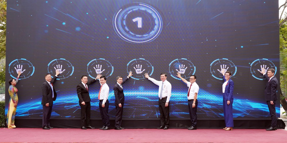 Mít-tinh hưởng ứng 35 năm ứng phó với HIV/AIDS: kêu gọi đoàn kết, chung tay chấm dứt dịch bệnh AIDS - Ảnh 2. Mít-tinh hưởng ứng 35 năm ứng phó với HIV/AIDS: kêu gọi đoàn kết, chung tay chấm dứt dịch bệnh AIDS - Ảnh 2.