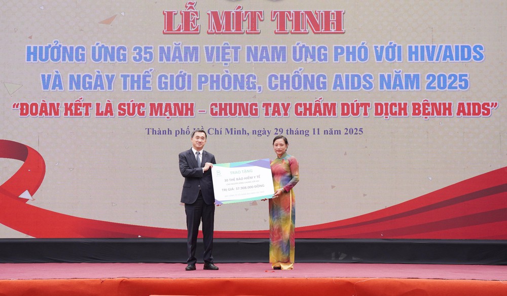 Mít-tinh hưởng ứng 35 năm ứng phó với HIV/AIDS: kêu gọi đoàn kết, chung tay chấm dứt dịch bệnh AIDS - Ảnh 6. Mít-tinh hưởng ứng 35 năm ứng phó với HIV/AIDS: kêu gọi đoàn kết, chung tay chấm dứt dịch bệnh AIDS - Ảnh 6.