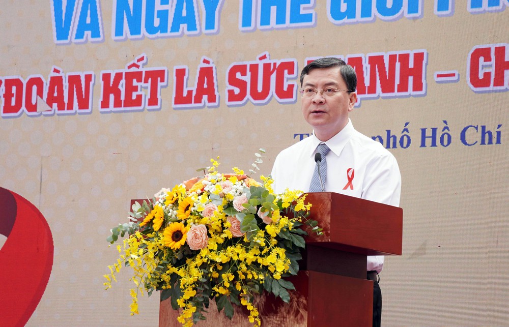 Mít-tinh hưởng ứng 35 năm ứng phó với HIV/AIDS: kêu gọi đoàn kết, chung tay chấm dứt dịch bệnh AIDS - Ảnh 4. Mít-tinh hưởng ứng 35 năm ứng phó với HIV/AIDS: kêu gọi đoàn kết, chung tay chấm dứt dịch bệnh AIDS - Ảnh 4.