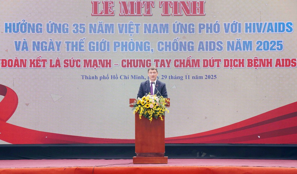 Mít-tinh hưởng ứng 35 năm ứng phó với HIV/AIDS: kêu gọi đoàn kết, chung tay chấm dứt dịch bệnh AIDS - Ảnh 5. Mít-tinh hưởng ứng 35 năm ứng phó với HIV/AIDS: kêu gọi đoàn kết, chung tay chấm dứt dịch bệnh AIDS - Ảnh 5.