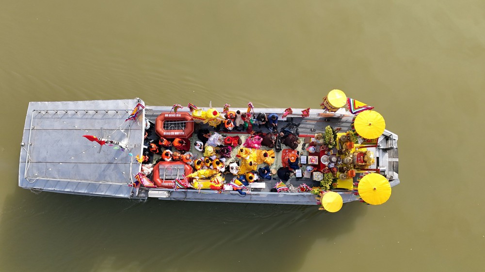 Phát huy giá trị di sản lễ hội đền ông Hoàng Mười - Ảnh 6. Phát huy giá trị di sản lễ hội đền ông Hoàng Mười - Ảnh 6.