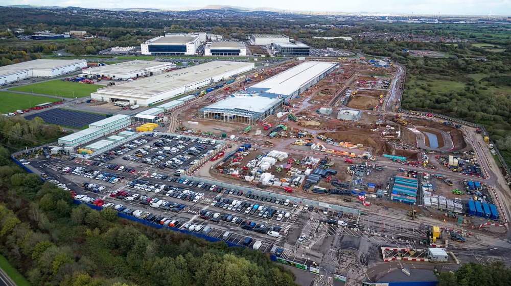 Làn sóng xây dựng AI chưa từng có: 3.000 tỷ USD đổ vào trung tâm dữ liệu - bùng nổ hay… vỡ tung? - Ảnh 1. Làn sóng xây dựng AI chưa từng có: 3.000 tỷ USD đổ vào trung tâm dữ liệu - bùng nổ hay… vỡ tung? - Ảnh 1.