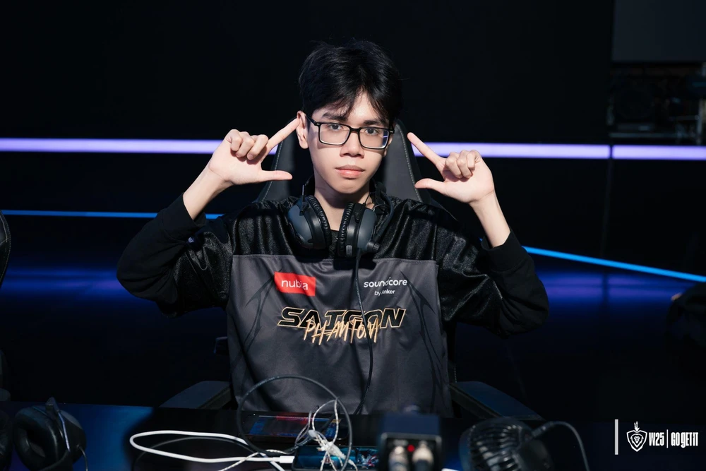 Thắng nghẹt thở Saigon Phantom với tỷ số 4 - 2, FPT x Flash là nhà vô địch Đấu Trường Danh Vọng mùa Đông 2025  - Ảnh 4.