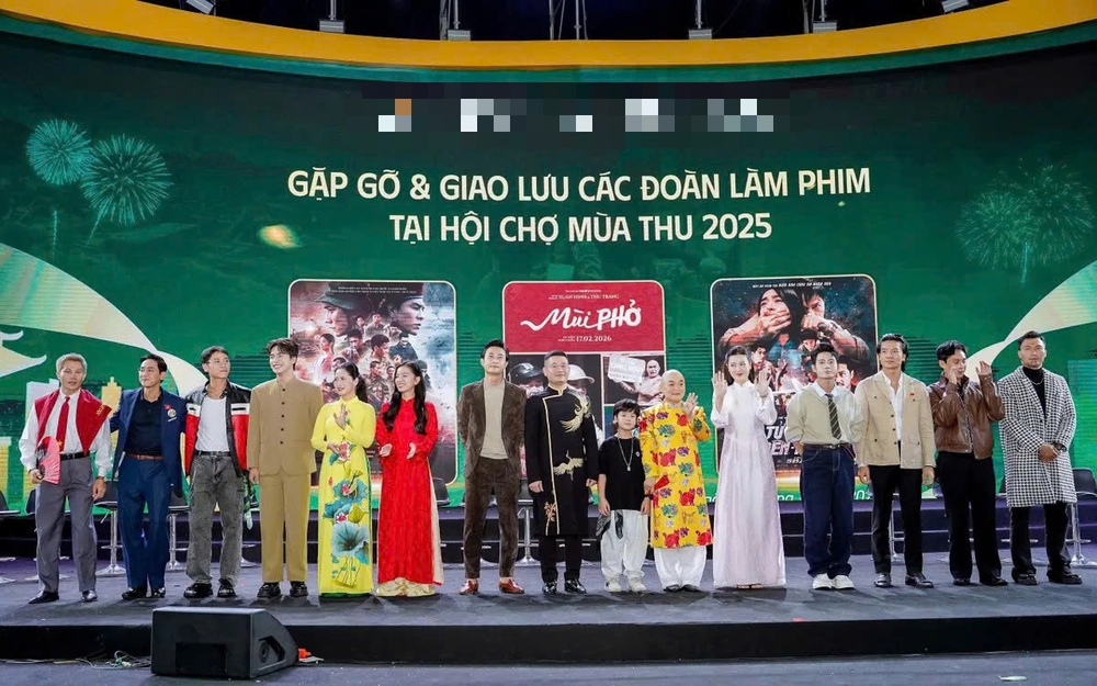 Dàn sao điện ảnh Việt hội ngộ khán giả Thủ đô tại Hội chợ Mùa thu 2025 - Ảnh 1. Dàn sao điện ảnh Việt hội ngộ khán giả Thủ đô tại Hội chợ Mùa thu 2025 - Ảnh 1.