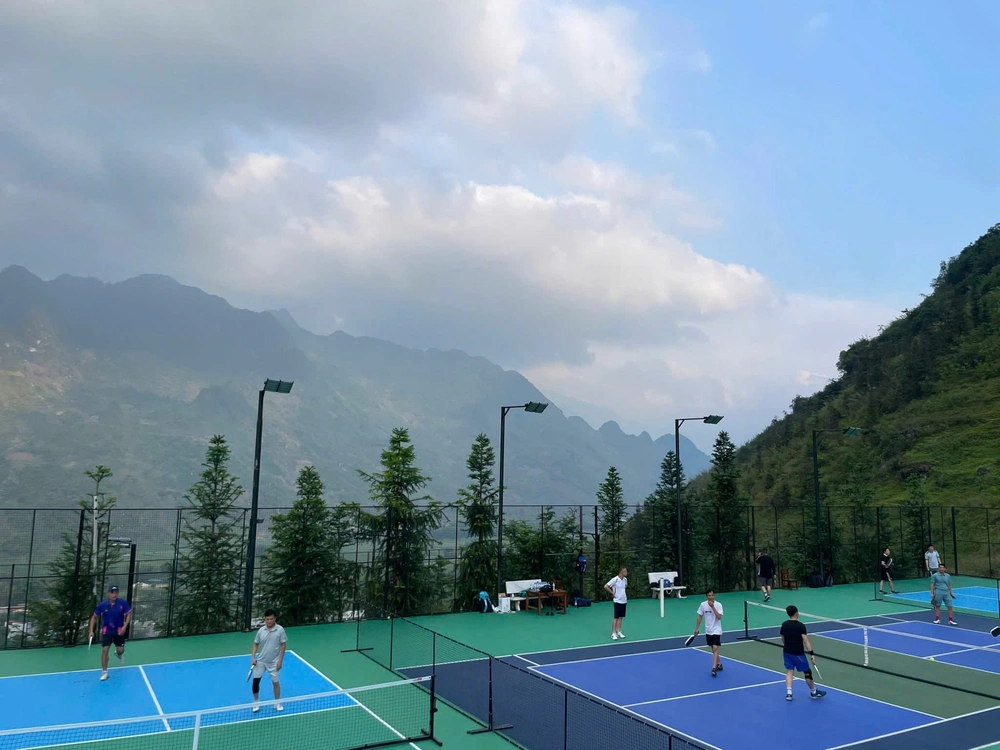 Cận cảnh sân pickleball ‘view triệu đô’ đang gây sốt mạng xã hội - Ảnh 1.
