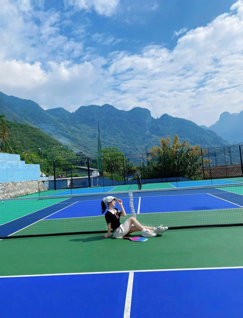 Cận cảnh sân pickleball ‘view triệu đô’ đang gây sốt mạng xã hội - Ảnh 2.
