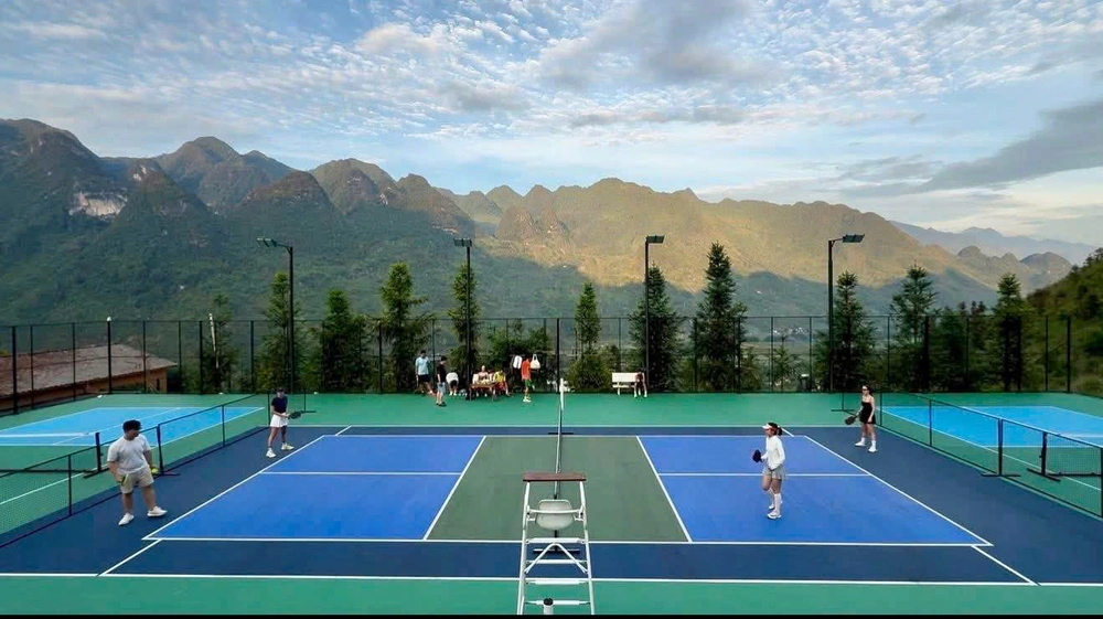 Cận cảnh sân pickleball ‘view triệu đô’ đang gây sốt mạng xã hội - Ảnh 4.
