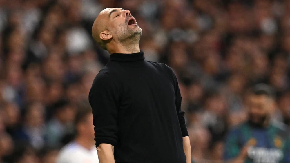 Pep Guardiola lên tiếng chỉ trích trọng tài Anh &quot;thiên vị&quot; đối phương - Ảnh 1.