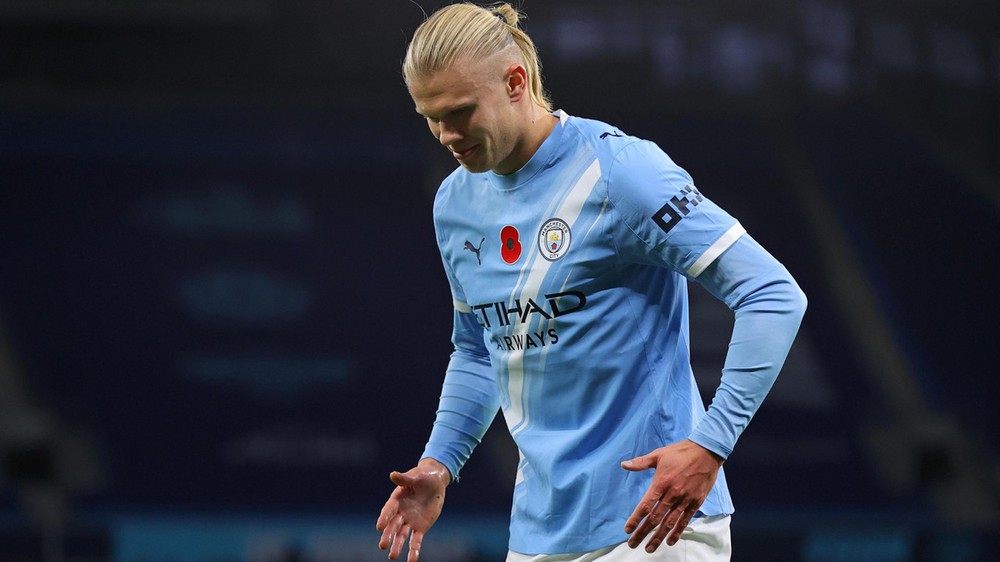 Haaland "gây sốt" với màn ăn mừng kiểu robot - Ảnh 2. Haaland "gây sốt" với màn ăn mừng kiểu robot - Ảnh 2.