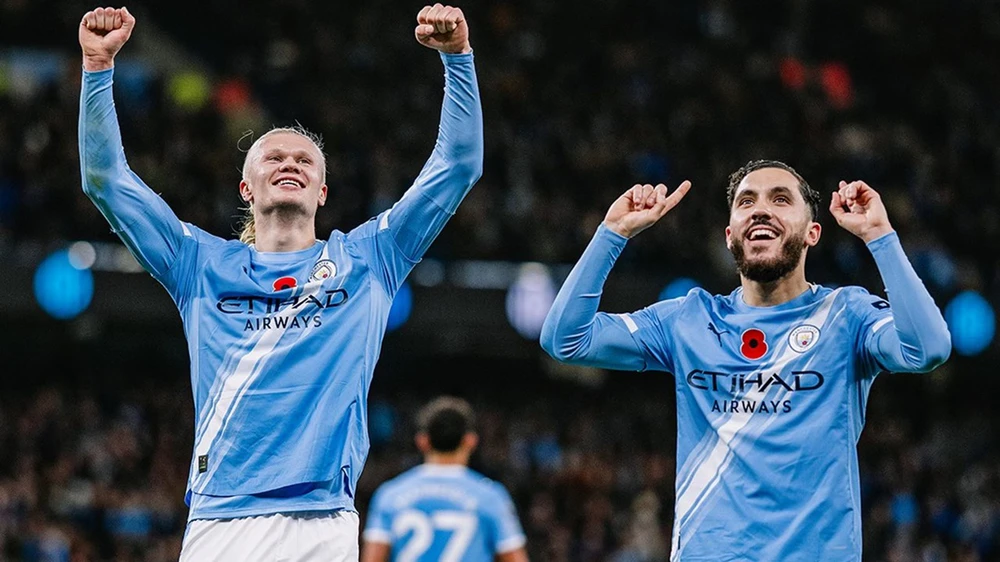 Pep Guardiola lên tiếng chỉ trích trọng tài Anh &quot;thiên vị&quot; đối phương - Ảnh 2.