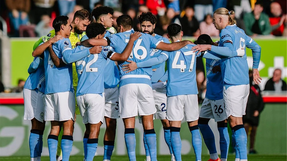 Pep Guardiola lên tiếng chỉ trích trọng tài Anh &quot;thiên vị&quot; đối phương - Ảnh 3.