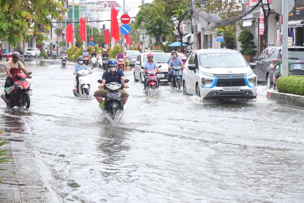 Không khí lạnh, vùng núi Bắc Bộ có nơi rét đậm, Hà Tĩnh đến Huế mưa lớn - Ảnh 4. Không khí lạnh, vùng núi Bắc Bộ có nơi rét đậm, Hà Tĩnh đến Huế mưa lớn - Ảnh 4.