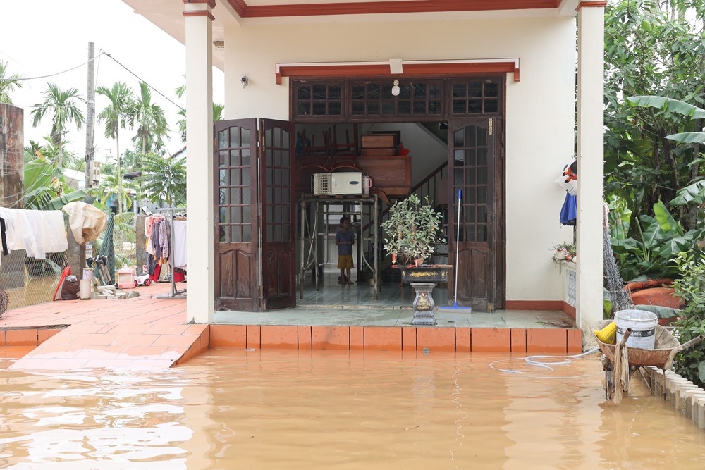 Đà Nẵng: Nước sông dâng cao gây ngập lụt nhiều nơi - Ảnh 8. Đà Nẵng: Nước sông dâng cao gây ngập lụt nhiều nơi - Ảnh 8.
