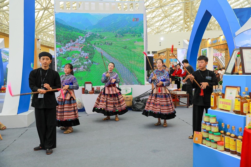 Hội chợ Mùa Thu 2025: Đoàn phim Mưa đỏ, Tử chiến trên không và Mùi phở sẽ giao lưu với khán giả - Ảnh 6.