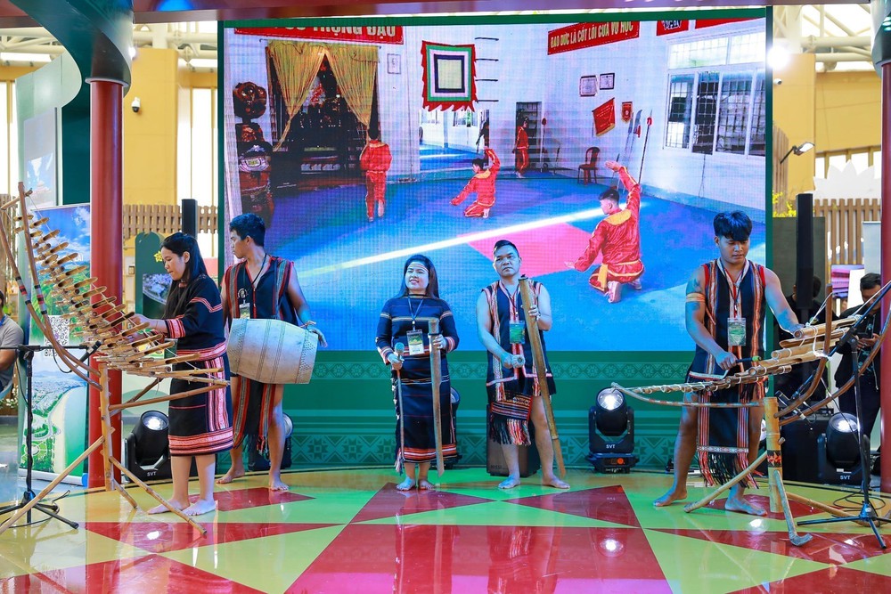 Hội chợ Mùa Thu 2025: Đoàn phim Mưa đỏ, Tử chiến trên không và Mùi phở sẽ giao lưu với khán giả - Ảnh 10.