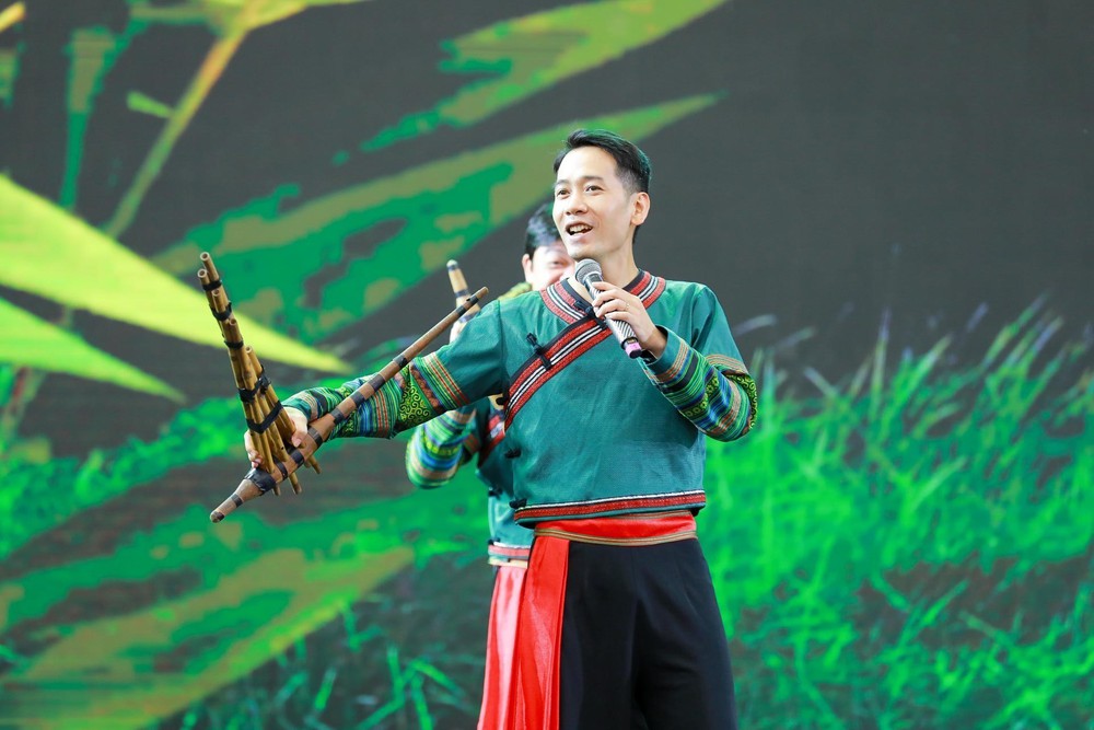 Hội chợ Mùa Thu 2025: Đoàn phim Mưa đỏ, Tử chiến trên không và Mùi phở sẽ giao lưu với khán giả - Ảnh 8.