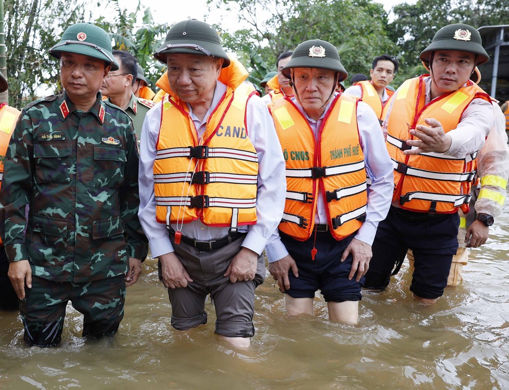 Thủ tướng Chính phủ chỉ đạo tập trung khắc phục nhanh hậu quả mưa lũ tại khu vực Trung Bộ - Ảnh 1. Thủ tướng Chính phủ chỉ đạo tập trung khắc phục nhanh hậu quả mưa lũ tại khu vực Trung Bộ - Ảnh 1.