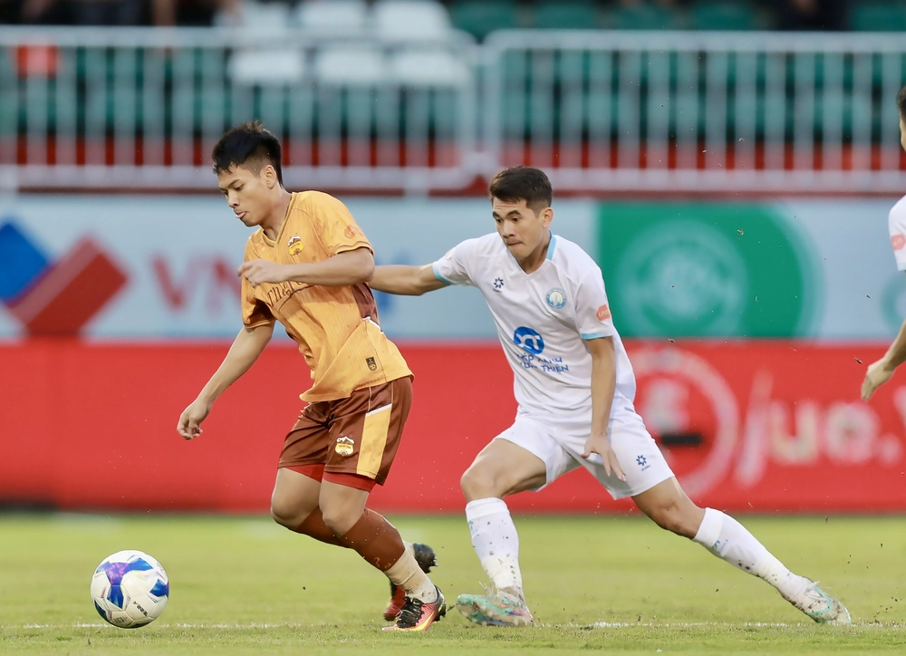 HAGL, Thanh Hóa khiến cuộc đua trụ hạng V-League thêm khó lường  - Ảnh 1. HAGL, Thanh Hóa khiến cuộc đua trụ hạng V-League thêm khó lường  - Ảnh 1.