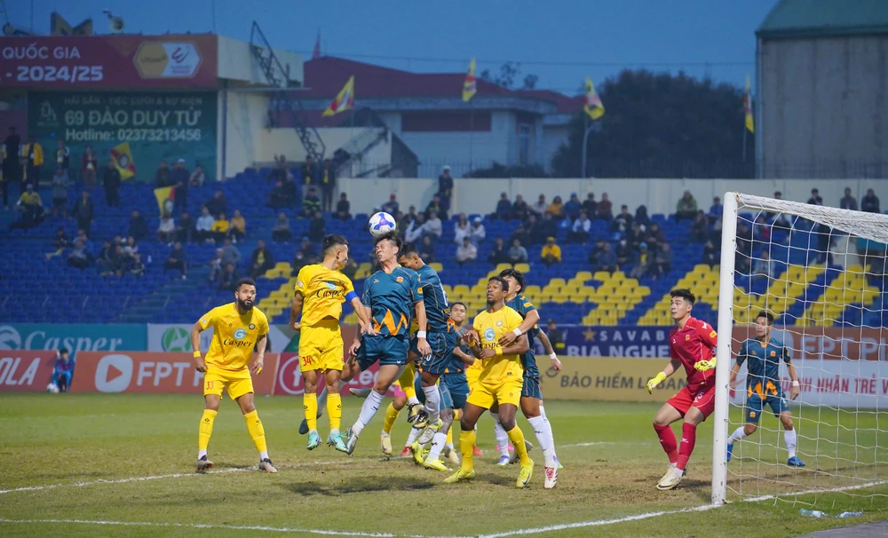 HAGL, Thanh Hóa khiến cuộc đua trụ hạng V-League thêm khó lường  - Ảnh 3. HAGL, Thanh Hóa khiến cuộc đua trụ hạng V-League thêm khó lường  - Ảnh 3.