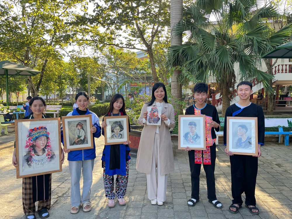 Họa sĩ Nguyễn Thu Hà đưa nguyên mẫu H'Mông tới với khán giả yêu nghệ thuật TP. HCM - Ảnh 8.