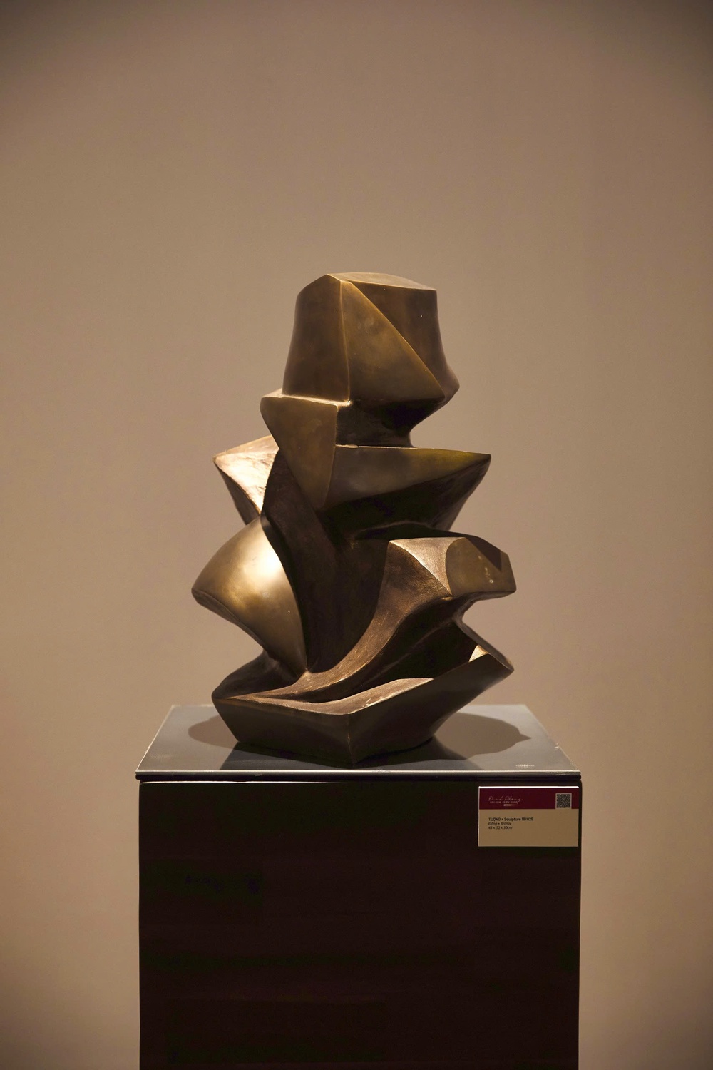 Không &quot;cấm sờ&quot; - Hội họa và Điêu khắc Đinh Phong mang tới cảm nhận mới mẻ  - Ảnh 8.