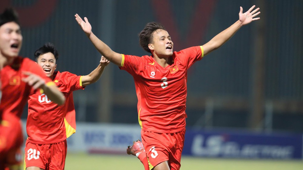 TRỰC TIẾP bóng đá Việt Nam vs Malaysia: Anh Hào lập công (H1, 2-0) - Ảnh 2. TRỰC TIẾP bóng đá Việt Nam vs Malaysia: Anh Hào lập công (H1, 2-0) - Ảnh 2.