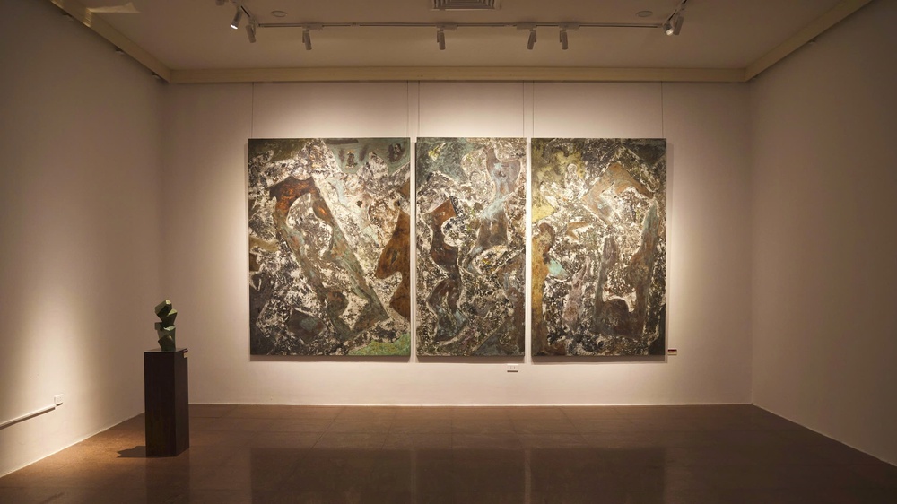 Không &quot;cấm sờ&quot; - Hội họa và Điêu khắc Đinh Phong mang tới cảm nhận mới mẻ  - Ảnh 3.