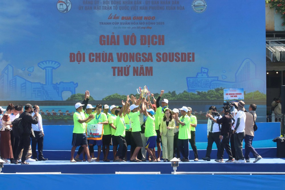 Đua ghe ngo giữa lòng đô thị TP.HCM - Ảnh 4.