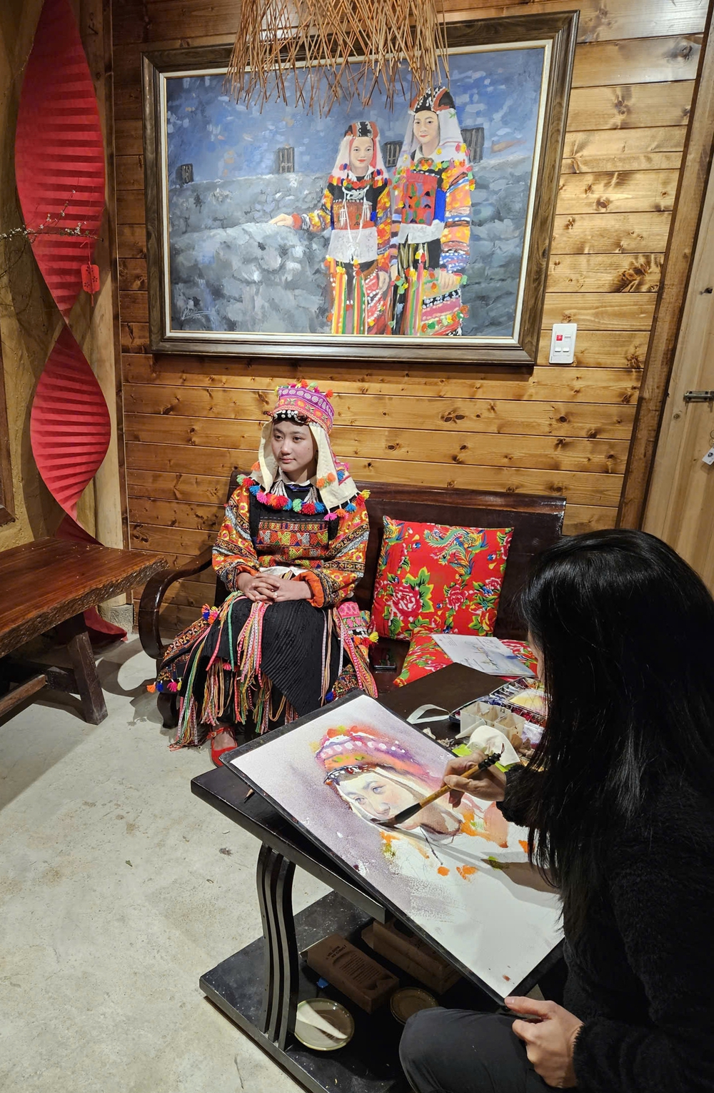 Họa sĩ Nguyễn Thu Hà đưa nguyên mẫu H'Mông tới với khán giả yêu nghệ thuật TP. HCM - Ảnh 5.