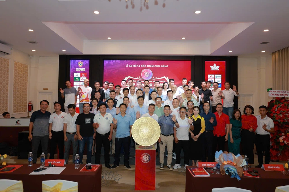 Giải bóng đá Thanh Hoá miền Nam hướng về đồng bào vùng lũ - Ảnh 2.