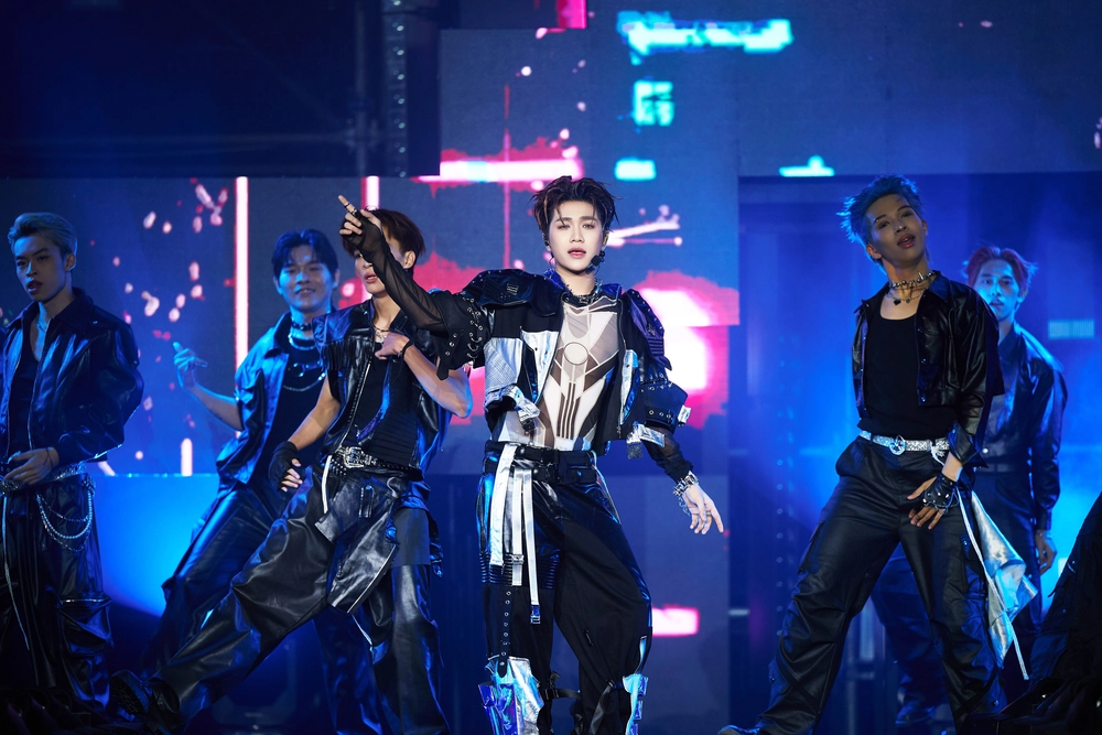 CAPTAIN BOY đưa loạt hit Anh trai “Say Hi” trở lại mini concert - Ảnh 1.