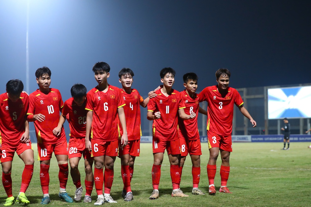 U17 Việt Nam thăng hoa với HLV Cristiano Roland - Ảnh 2. U17 Việt Nam thăng hoa với HLV Cristiano Roland - Ảnh 2.