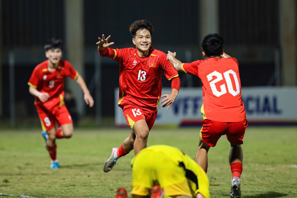 Thắng đậm U17 Malaysia, bóng đá Việt Nam lại giáng đòn mạnh vào tham vọng của Malaysia  - Ảnh 2.